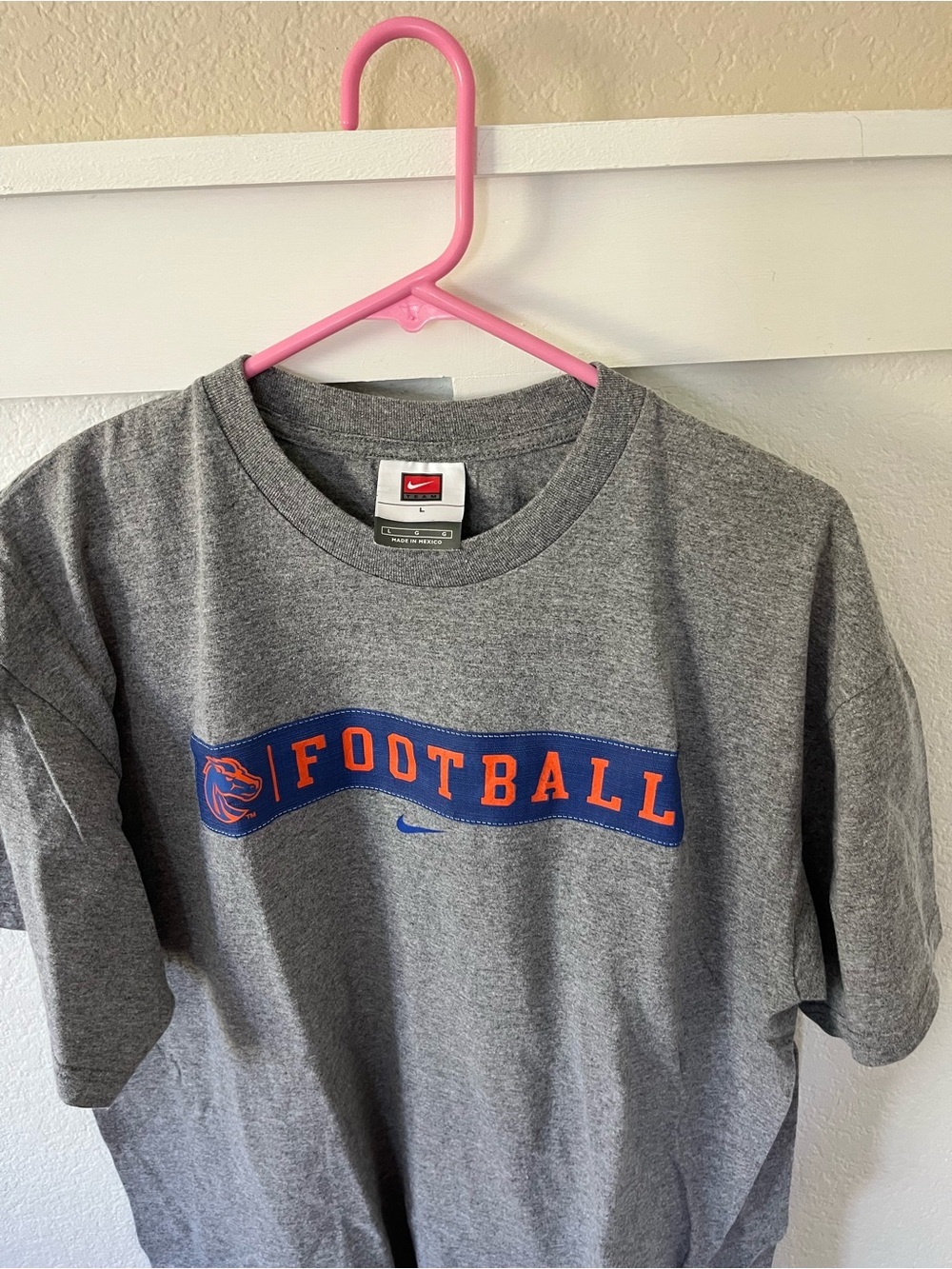 Vintage Nike Men's Large Boise State T-shirt. - Picture 2 of 8